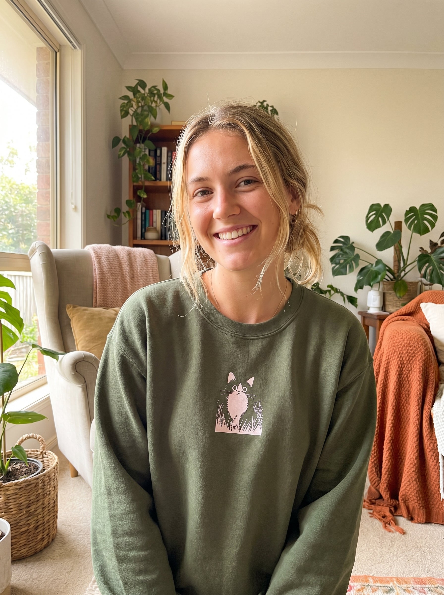 Cute Curious Cat Sweatshirt - Unisex & Oversized Pullover