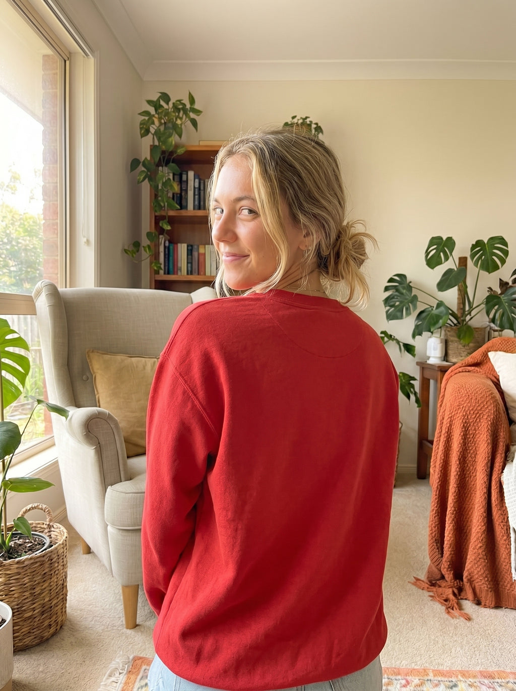 Cute Curious Cat Sweatshirt - Unisex & Oversized Pullover